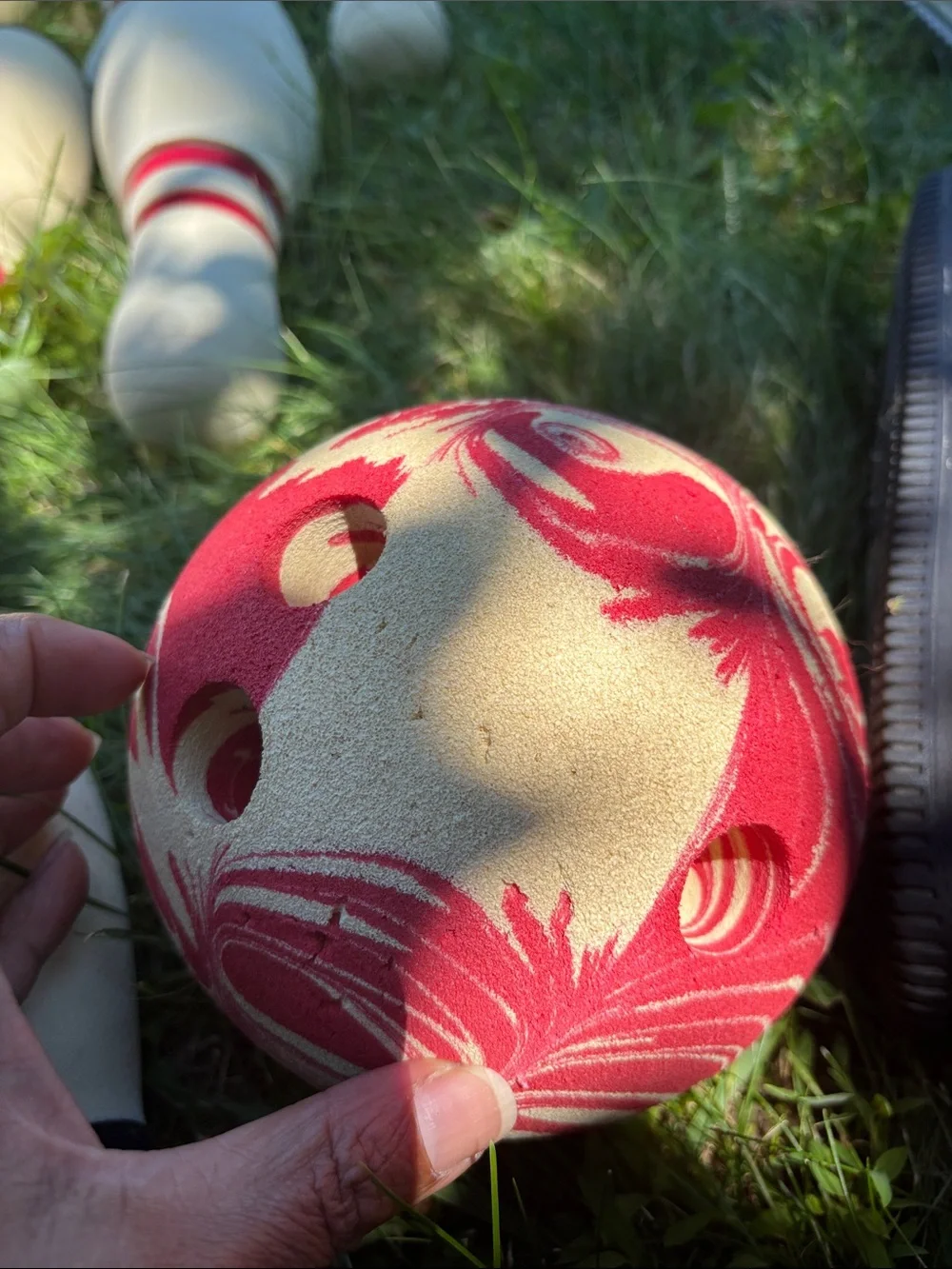 🆕 Crate&Barrel White and Red Lawn Bowling Pin Set with Matching Ball